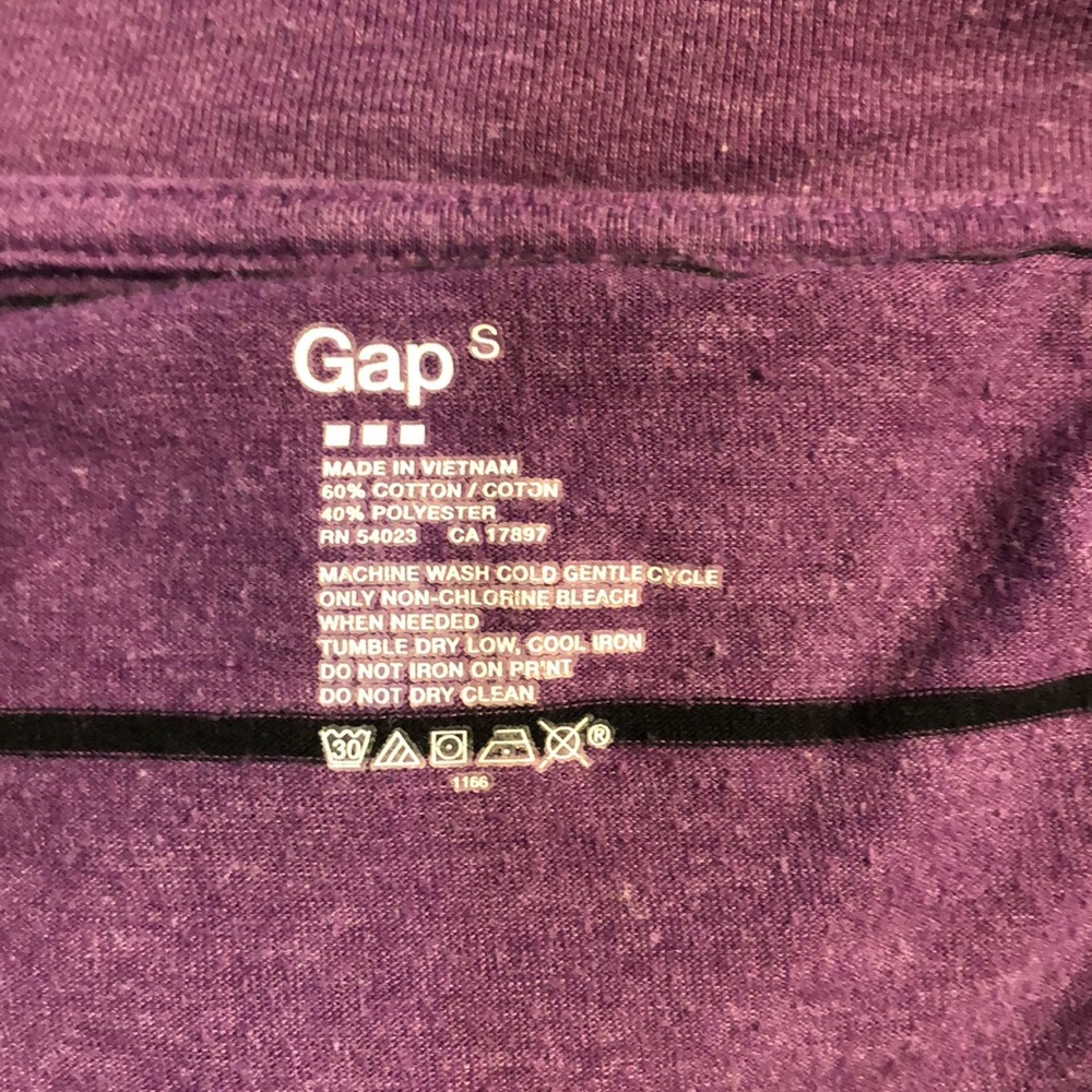 Gap T-shirt - Picture 3 of 3